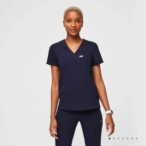Figs Navy Blue Scrub Set: Catarina Top, Cargo Jogger Scrub Pants XS